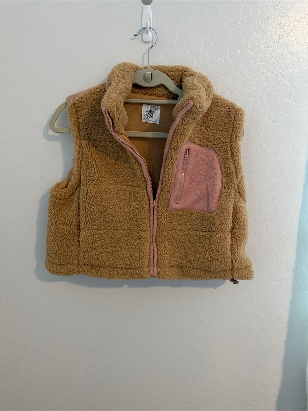Altar’d State Women's Cropped Fuzzy Vest